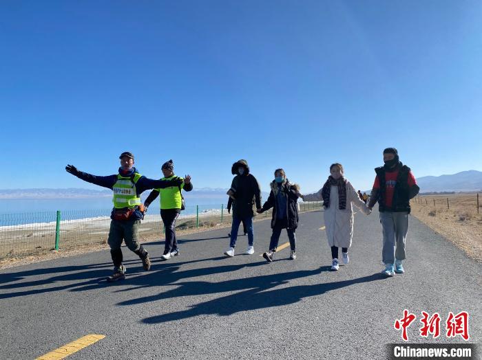 圖為徒步現(xiàn)場(chǎng)。　李江寧 攝