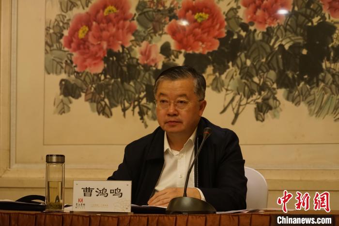 圖為全國人大常委會委員、全國人大華僑委員會副主任委員、致公黨中央副主席曹鴻鳴講話?！∨擞隄?攝