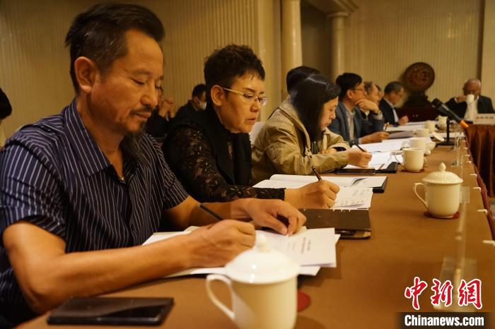 圖為座談會現(xiàn)場?！∨擞隄?攝