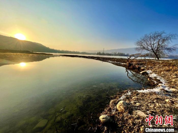 圖為青海省化隆縣黃河濕地景色?！±钣穹?攝