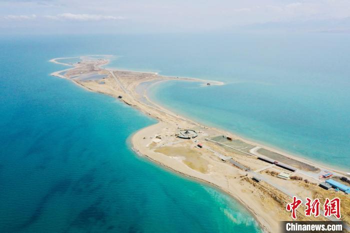 圖為青海湖?！±罱瓕?攝