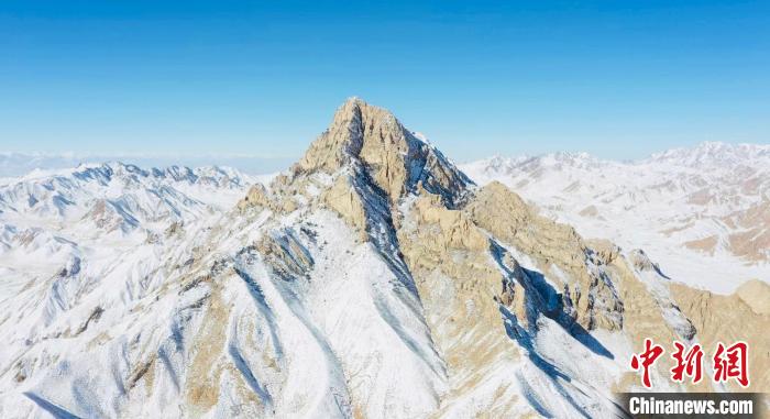 圖為山川被白雪覆蓋?！《继m縣融媒體中心供圖