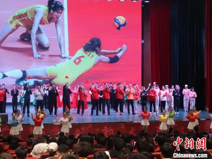 2023年全國青少年女排集訓閉幕式現(xiàn)場?！√旖蝮w育學院供圖