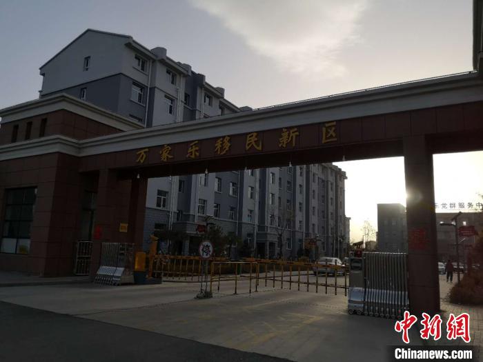 2019年以來，一萬余農(nóng)民搬離山溝，住進(jìn)縣城東郊移民新區(qū)“萬家樂”?！》尔惙?攝