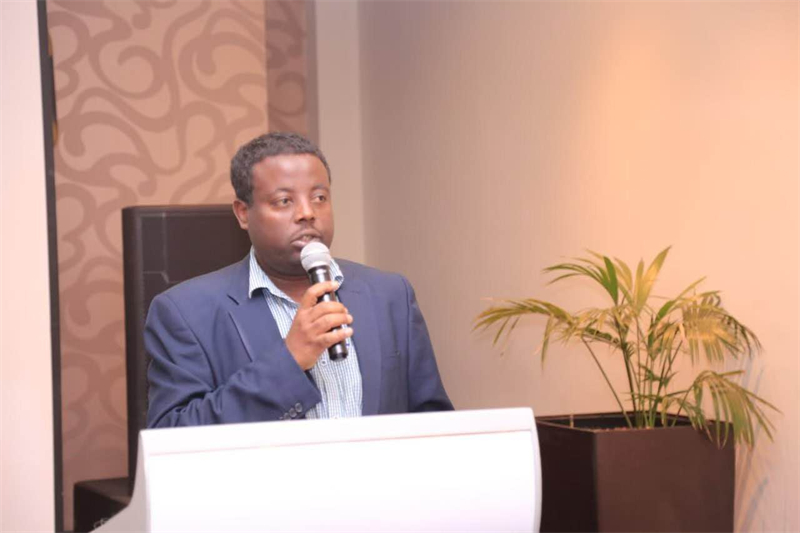 圖為埃塞俄比亞亞的斯亞貝巴大學(xué)政策研究員巴盧·德米西。受訪者供圖