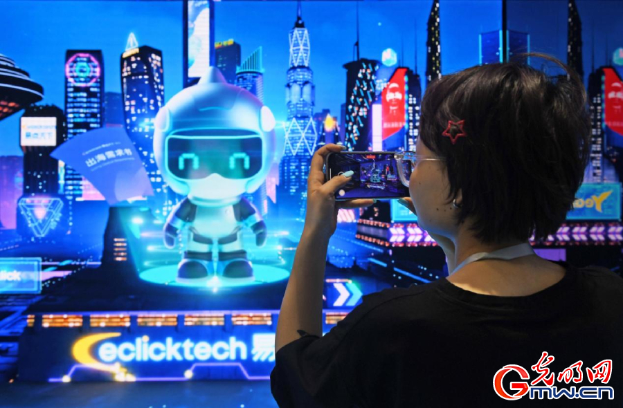 組圖丨AI、網(wǎng)絡(luò)安全、跨境電商……數(shù)字經(jīng)濟(jì)如此 “陜”耀