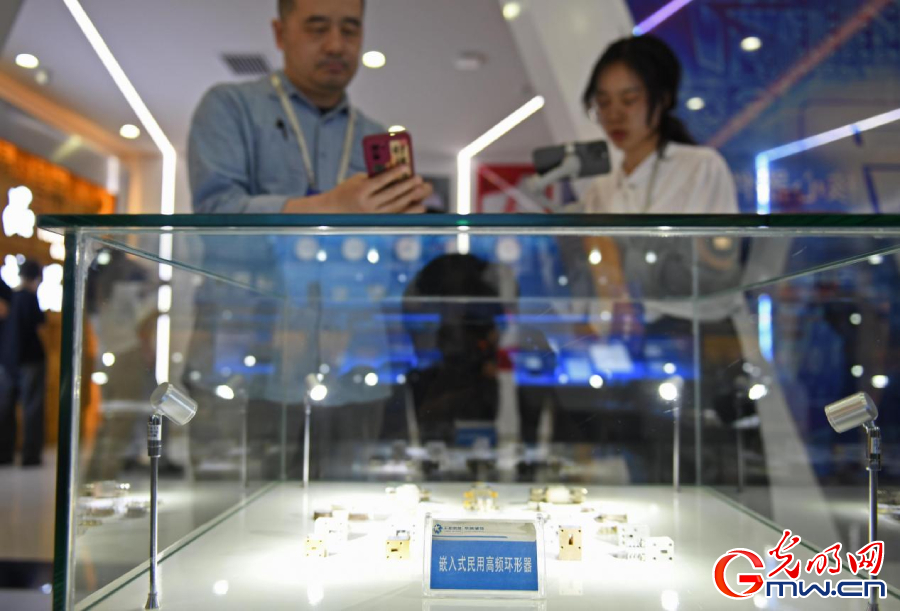 組圖丨AI、網(wǎng)絡(luò)安全、跨境電商……數(shù)字經(jīng)濟(jì)如此 “陜”耀