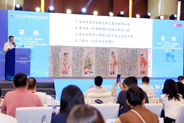 講好中華民族共同體故事，讓網(wǎng)絡(luò)“連心”更“聚心”