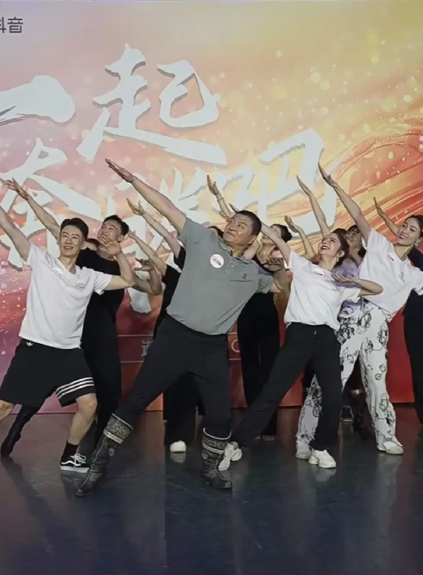 講好中華民族共同體故事，讓網(wǎng)絡(luò)“連心”更“聚心”