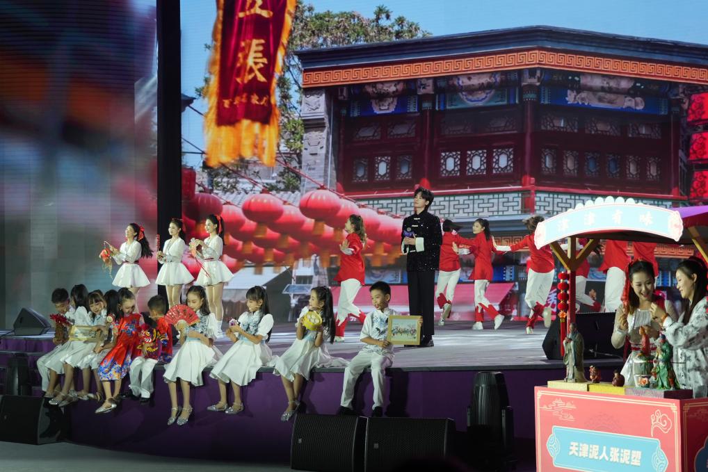《津門謠》節(jié)目現(xiàn)場。人民網(wǎng)記者 于凱攝