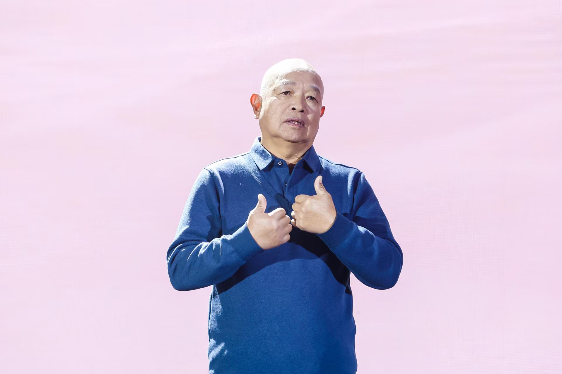 “山東好人”、煙臺(tái)市無(wú)聲洗車場(chǎng)經(jīng)理柳興濤。人民視頻供圖。