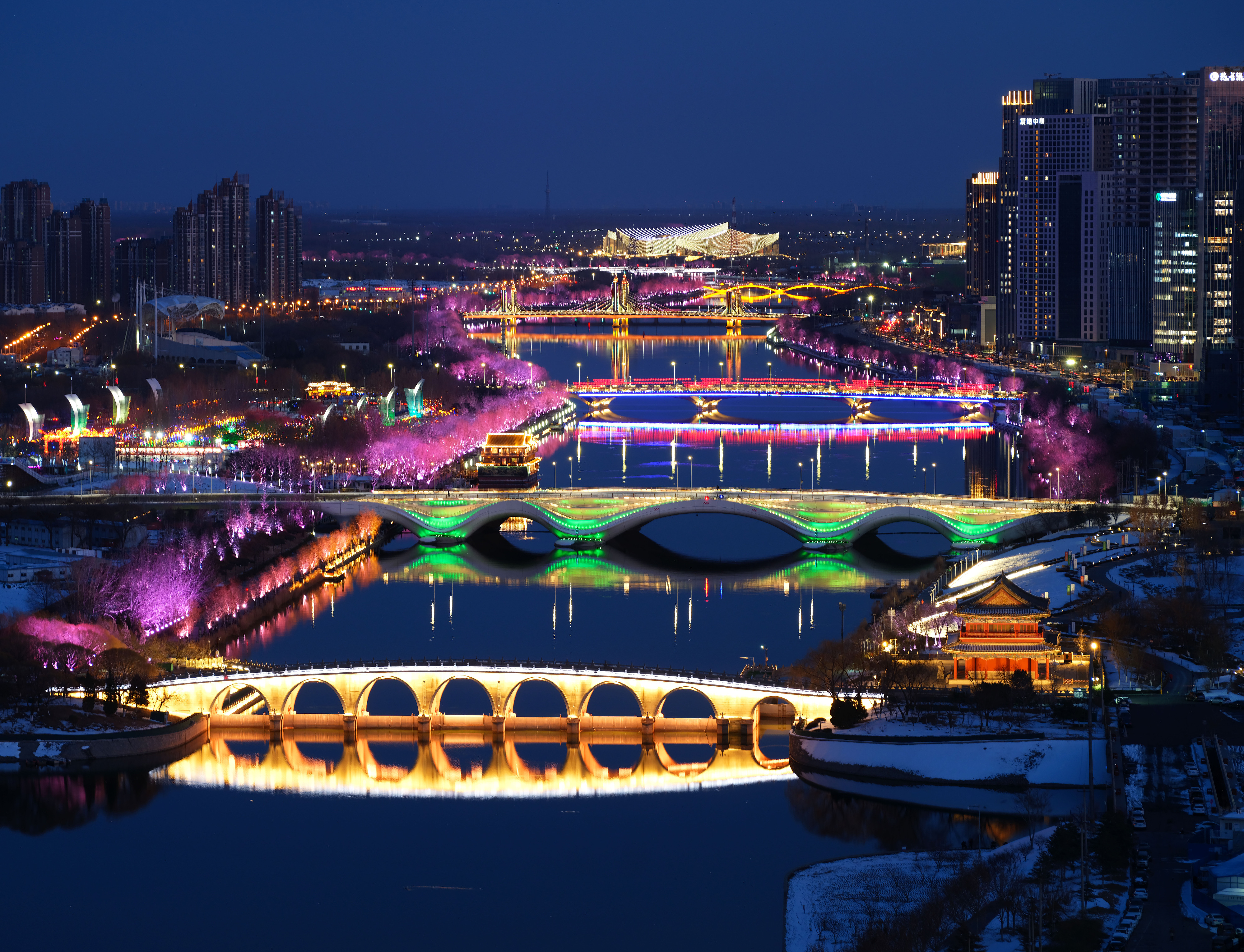 2024年2月22日，京杭大運河北京通州段夜景。
