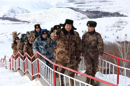  2014年1月26日上午，習(xí)近平來(lái)到內(nèi)蒙古邊防某團(tuán)三角山哨所，看望正在執(zhí)勤的戰(zhàn)士。新華社記者 李剛 攝