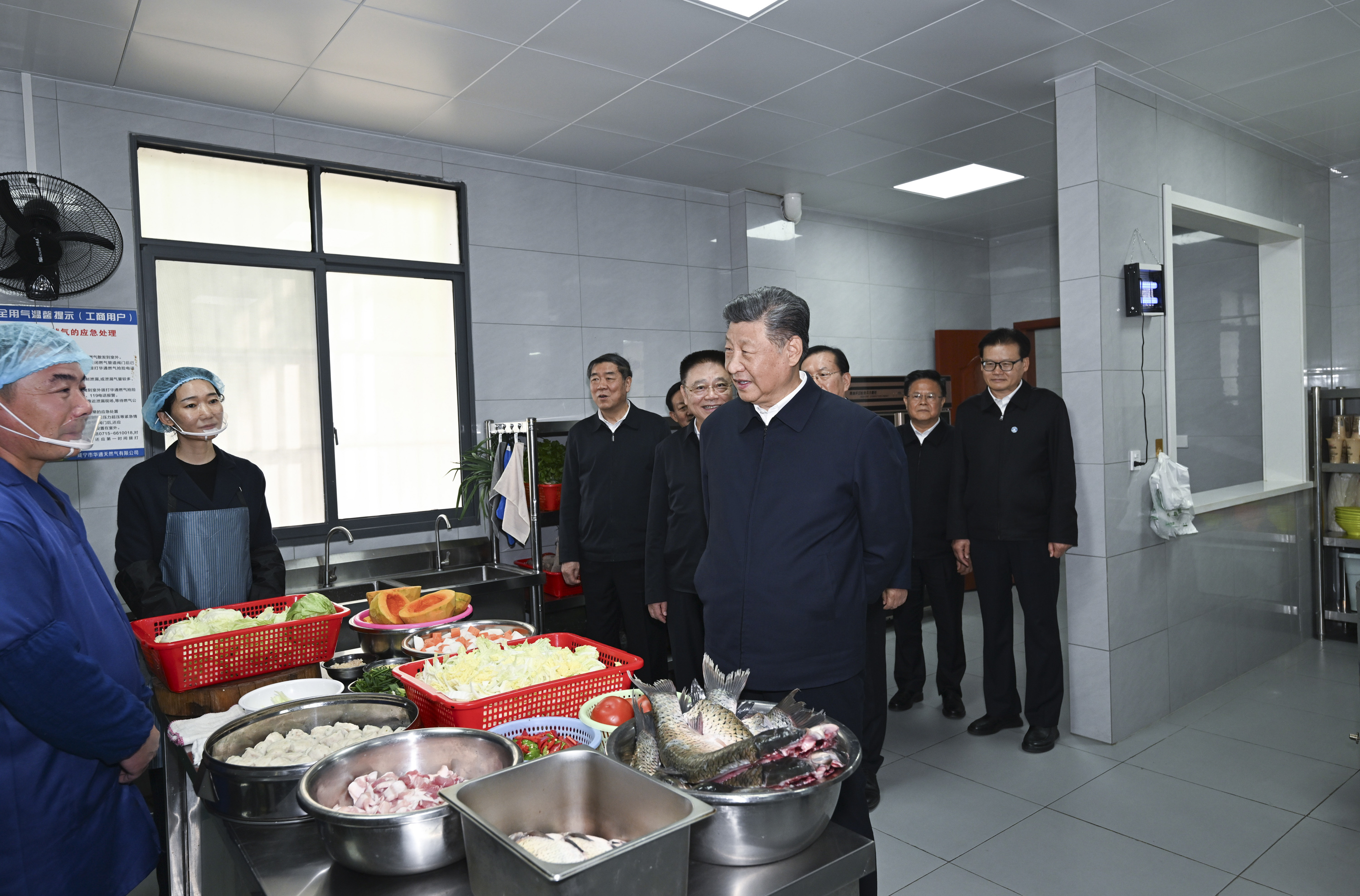2024年11月5日，習近平總書記在湖北省咸寧市嘉魚縣潘家灣鎮(zhèn)四邑村考察。