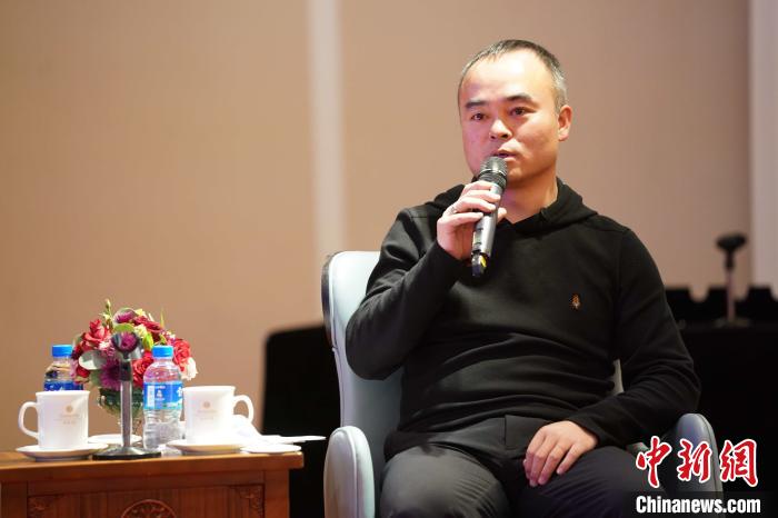 圖為<a target='_blank' >中新社</a>青海分社社長胡鐘藝就加強(qiáng)瀾湄流域新聞報(bào)道發(fā)表觀點(diǎn)。　蘇丹 攝