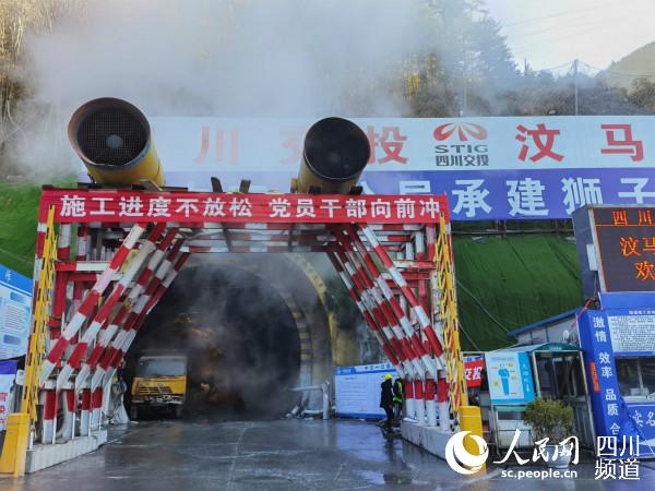 獅子坪隧道口。郭瑩 攝