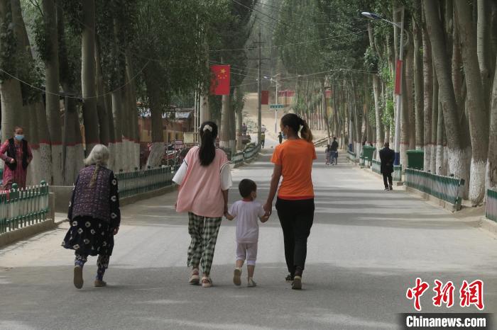 圖為進藏先遣英雄連誓師地原址所在的新疆維吾爾自治區(qū)和田地區(qū)于田縣普魯村現(xiàn)貌?！畛坛?攝