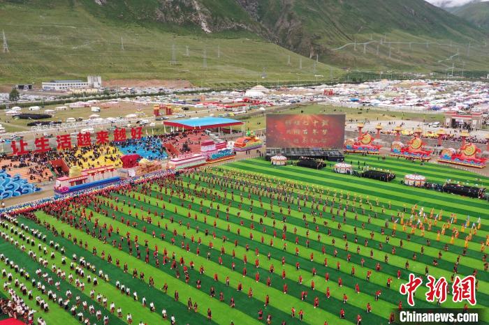 圖為玉樹藏族自治州成立70周年慶祝大會(huì)現(xiàn)場(chǎng)?！●R銘言 攝