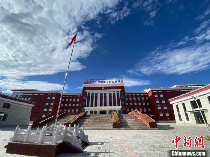 瀾滄江畔開出“教育格?；ā保含F代教育和生態(tài)教育并重