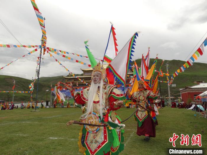 圖為演員進(jìn)行表演?！“喱斂h文體旅游廣電局 供圖