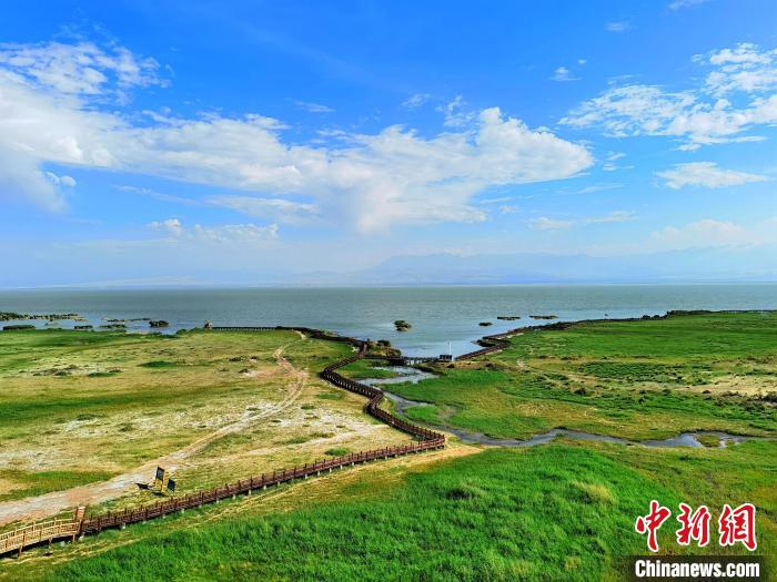 圖為航拍都蘭湖國(guó)家濕地公園?！∑钤鲚?攝