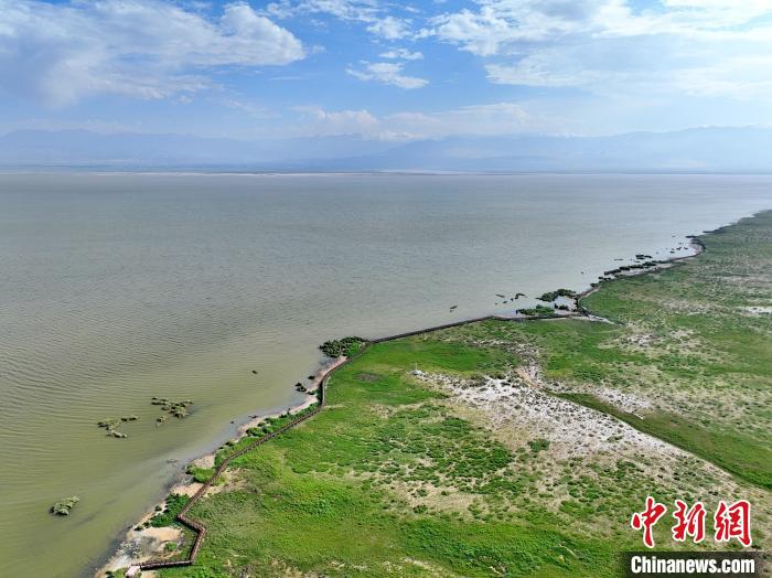 圖為航拍都蘭湖國家濕地公園?！∑钤鲚?攝