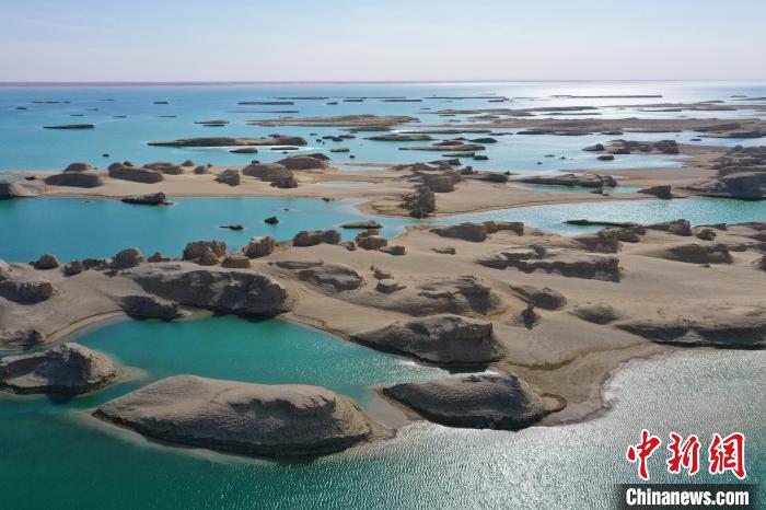 航拍青海大柴旦烏素特水上雅丹奇特景觀?！●R銘言 攝