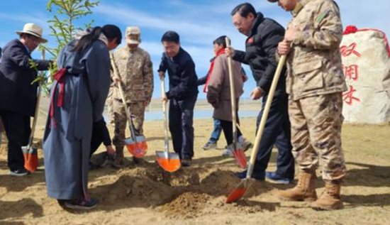 保護(hù)黃河干支流域生態(tài)，軍地共建“雙擁林”防護(hù)帶。四川省退役軍人事務(wù)廳供圖