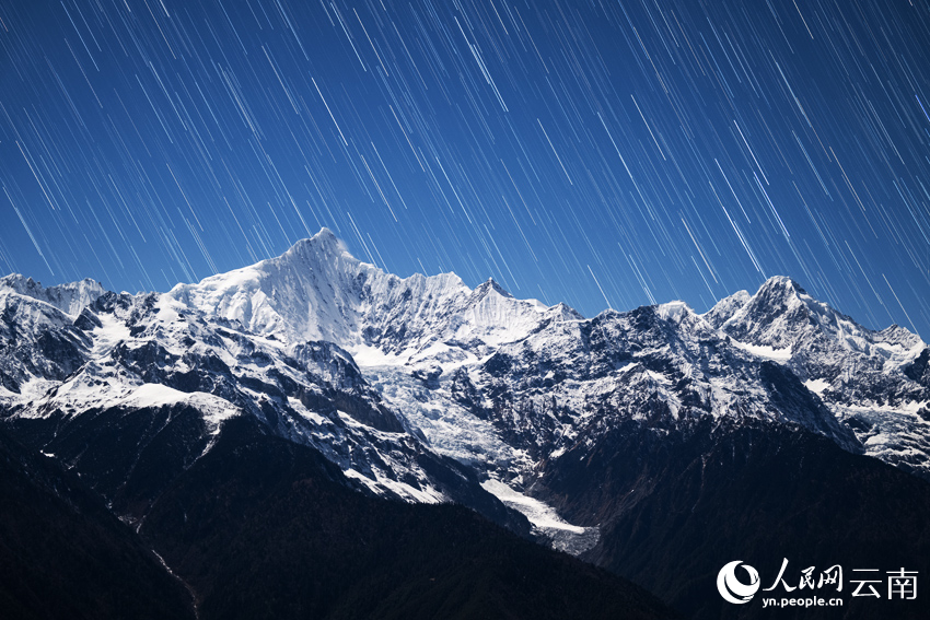 梅里雪山“星河流淌”奇觀。趙一舟攝