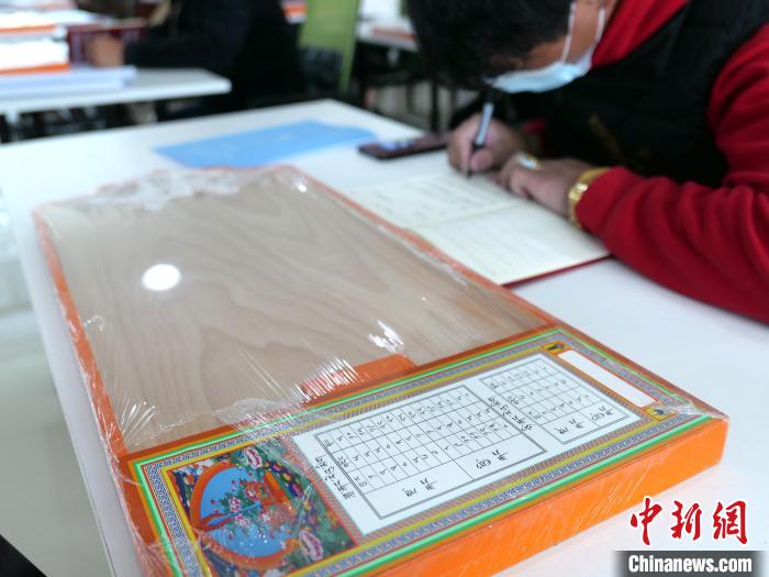 圖為天文歷算計(jì)算工具。　謝牧 攝