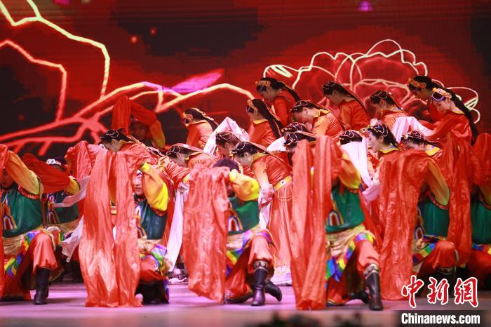 圖為農(nóng)行西藏分行演出現(xiàn)場?！∞r(nóng)行西藏分行 供圖