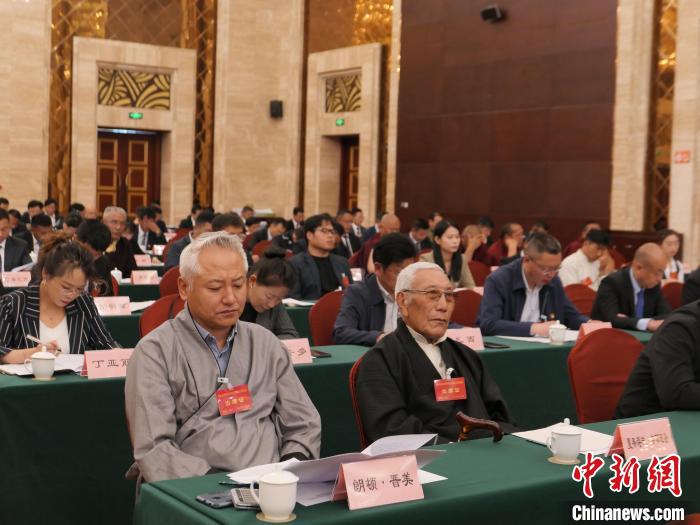 圖為西藏自治區(qū)各族各界慶祝中國共產(chǎn)黨成立100周年座談會現(xiàn)場?！≈x牧 攝