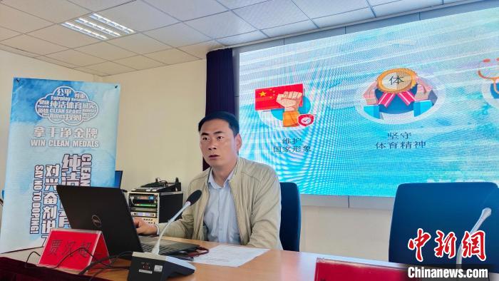 西藏自治區(qū)體育科學研究所助理研究員、國家級純潔體育教育講師賈漢超講座?！∝暽＠?攝
