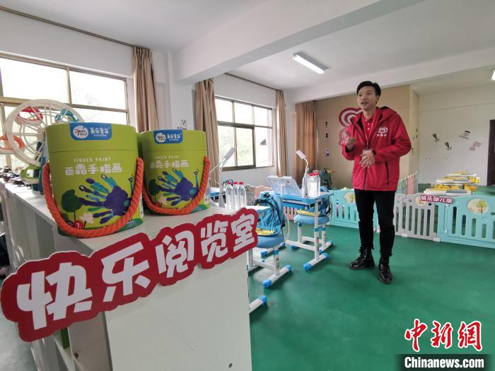 拉薩市堆龍德慶區(qū)幫普村的“心路文化空間”設(shè)有舒適的閱覽室?！≮w延 攝