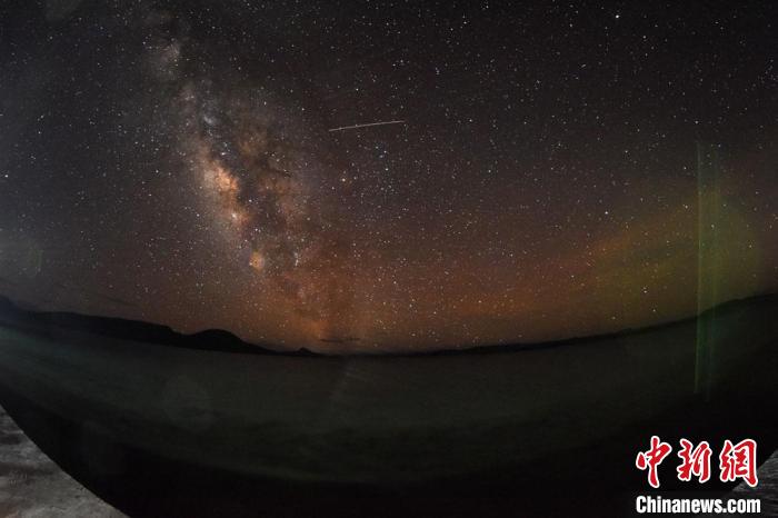 錯(cuò)鄂湖星空璀璨，一顆流星劃過(guò)?！?lt;a target='_blank' ></p><p  align=