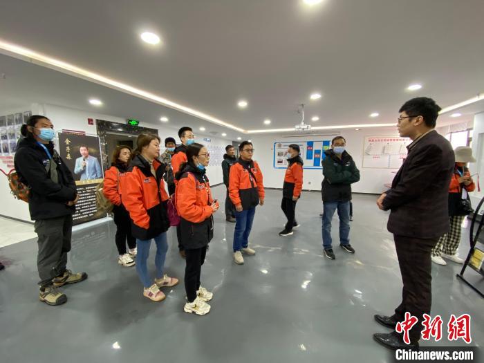 圖為2021瀾湄萬里行中外媒體在昌都新區(qū)采訪。　李江寧 攝