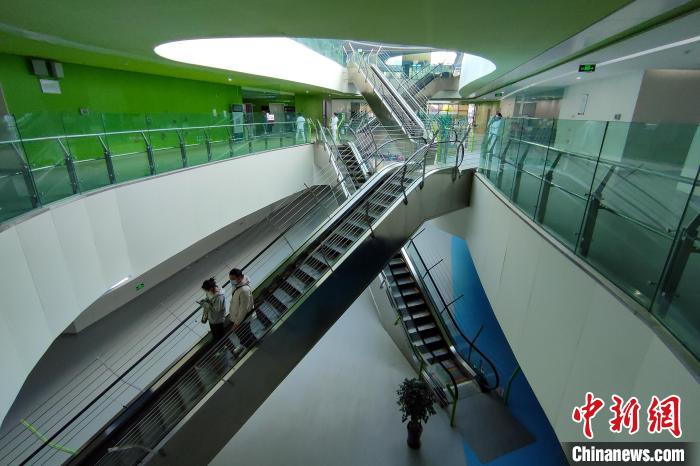 圖為西藏自治區(qū)婦產兒童醫(yī)院內景?！〗w波 攝
