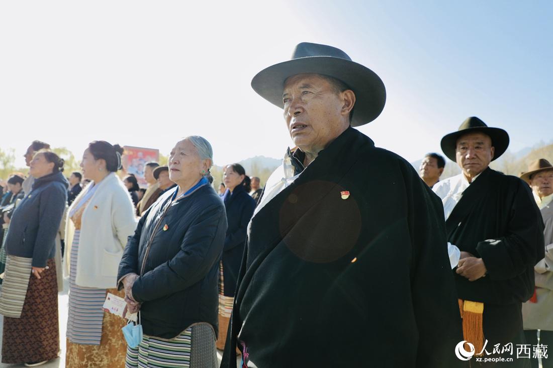 升旗儀式現(xiàn)場。人民網(wǎng) 次仁羅布攝
