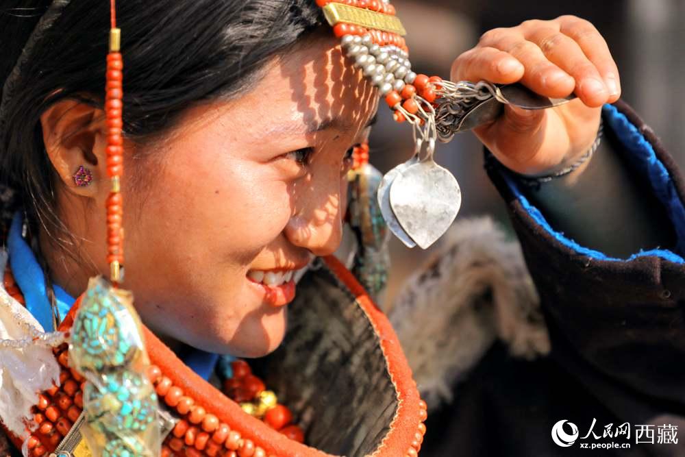 撩起“神秘面紗”。人民網(wǎng) 李海霞
