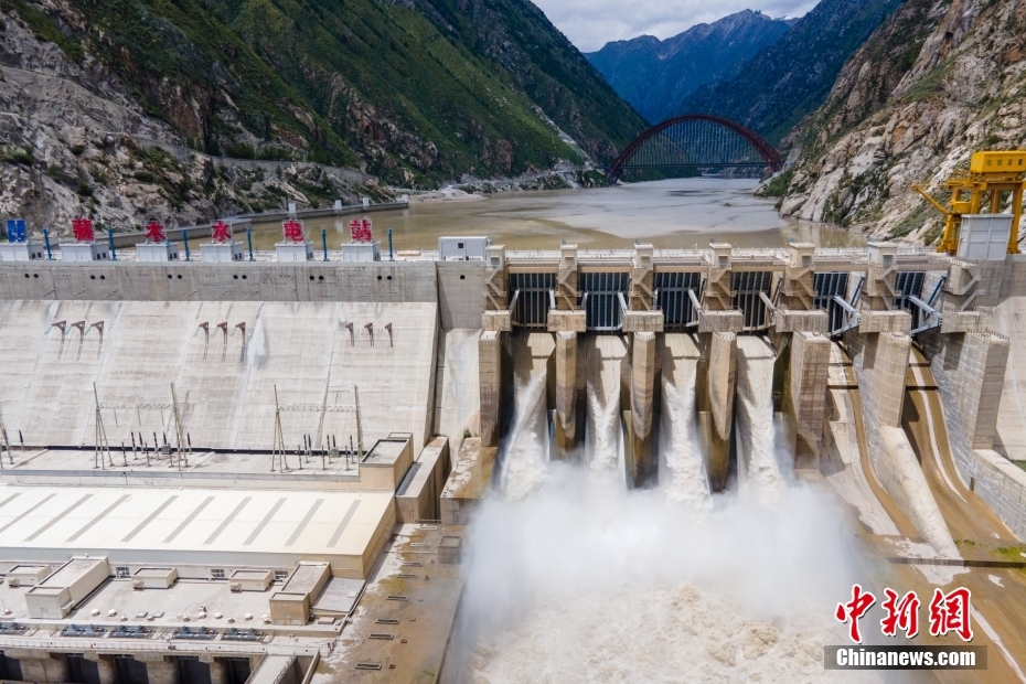 資料圖為2021年8月7日，西藏山南雅魯藏布江上的藏木水電站。（無人機(jī)畫面） <a target='_blank' href='/'><p  align=