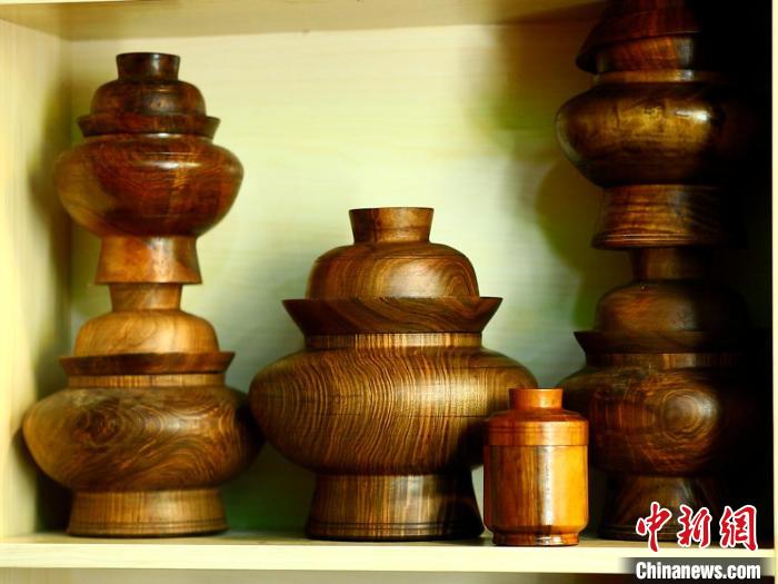 圖為各種木碗成品?！?鄧巴 　攝