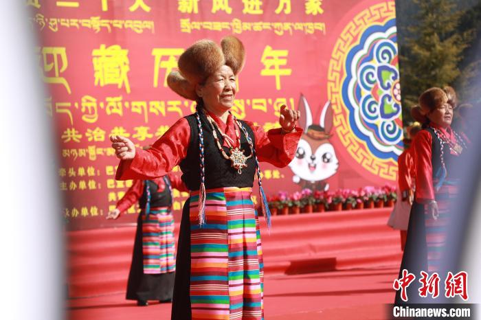 圖為藏歷新年活動(dòng)現(xiàn)場(chǎng)。　張力 攝