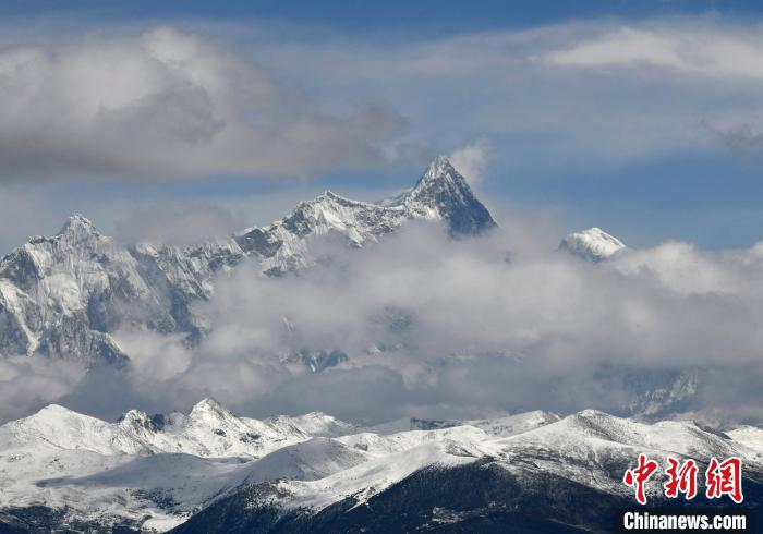 2月17日，西藏林芝色季拉山觀景臺(tái)拍到的南迦巴瓦峰。　李林 攝