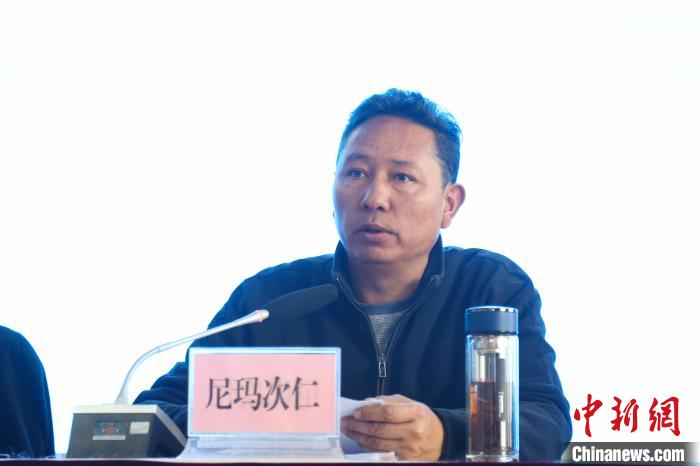 西藏自治區(qū)體育局黨組副書記、局長(zhǎng)尼瑪次仁講話?！∝暣_ 攝