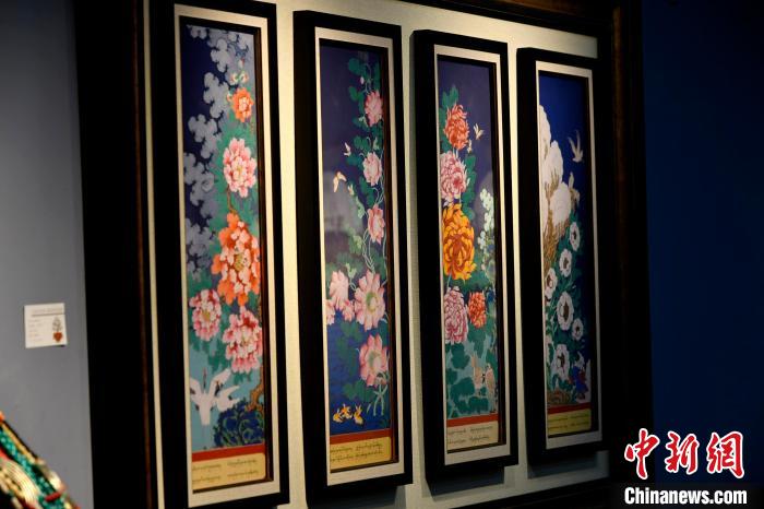 圖為5月16日，展覽中新創(chuàng)唐卡作品《四季花》?！±盍?攝