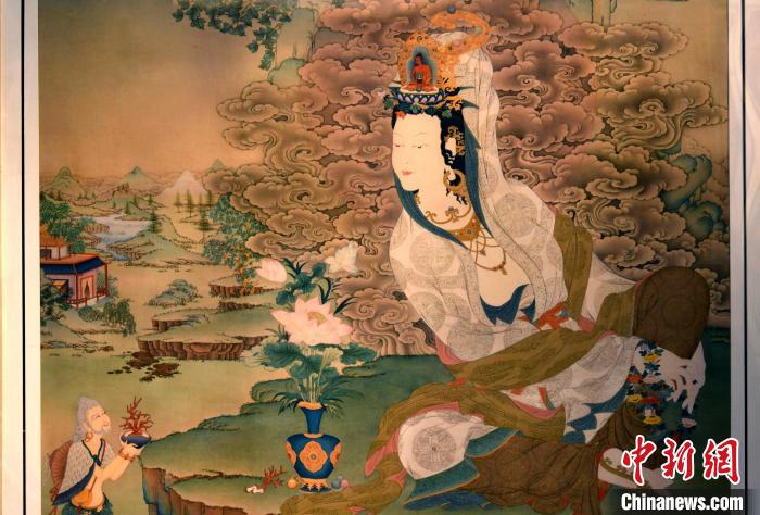 圖為5月16日，展覽中新創(chuàng)唐卡作品《靜息觀音》(局部)?！±盍?攝