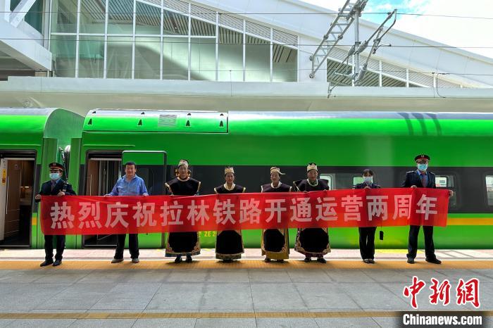 中國鐵路青藏集團(tuán)有限公司慶祝拉林鐵路開通運(yùn)營兩周年?！±詈Ｐ?攝