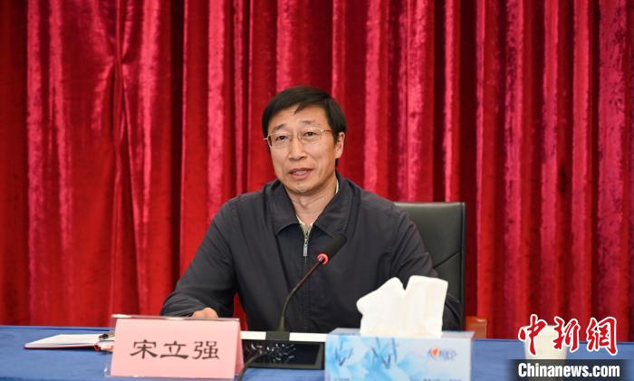 圖為西藏自治區(qū)黨委組織部副部長、第十批援藏干部人才總領(lǐng)隊宋立強致辭。