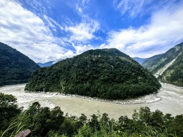 幾代建設(shè)者，歷經(jīng)半個(gè)多世紀(jì)完成！這是一條怎樣的公路？