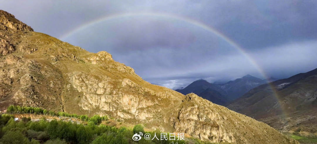 接好運(yùn)！青藏高原現(xiàn)巨大彩虹橋